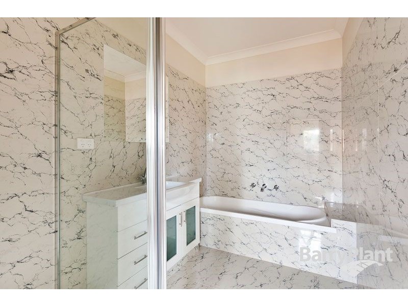 1A Kingswood Crescent, Noble Park North VIC 3174