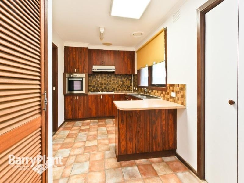 8 Deanswood Close, Keysborough VIC 3173