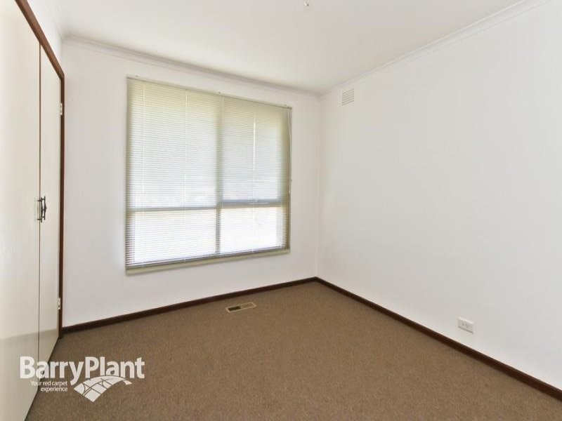 8 Deanswood Close, Keysborough VIC 3173