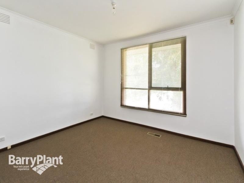 8 Deanswood Close, Keysborough VIC 3173