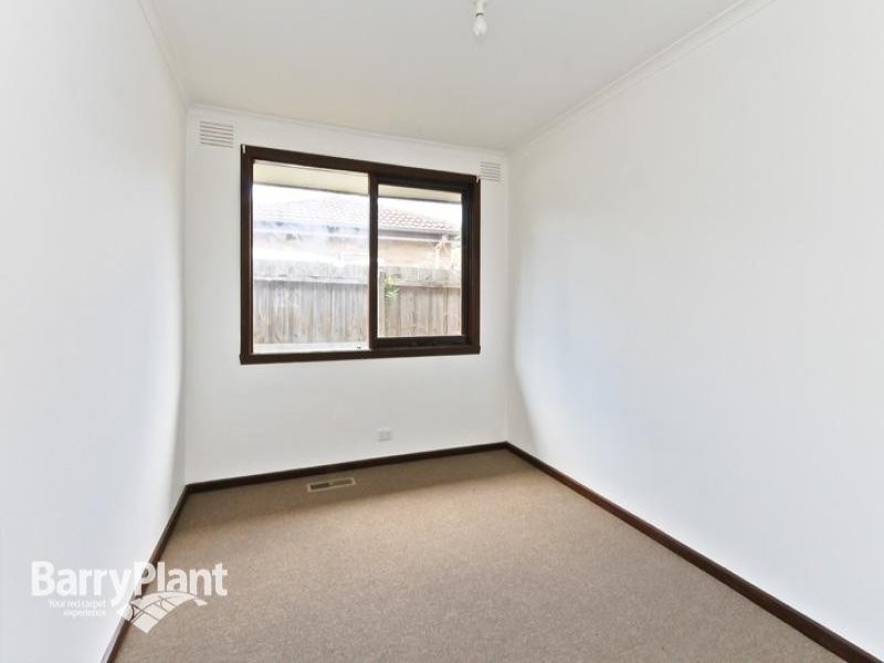 8 Deanswood Close, Keysborough VIC 3173