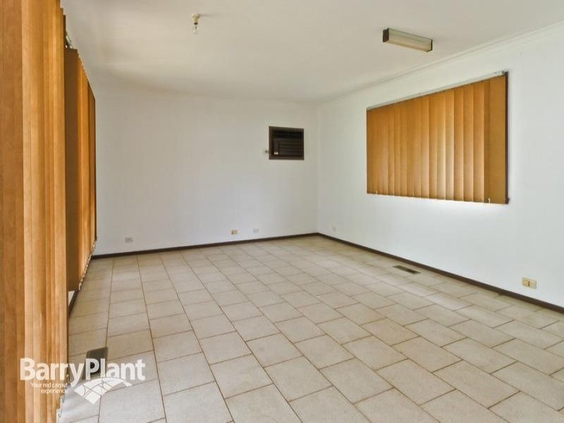 8 Deanswood Close, Keysborough VIC 3173