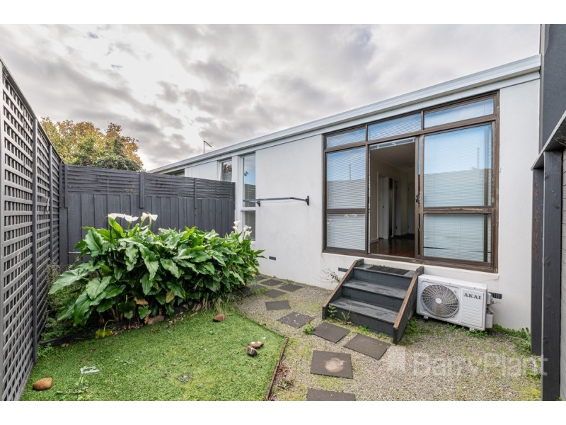 2/25 Kemp Street, Springvale VIC 3171