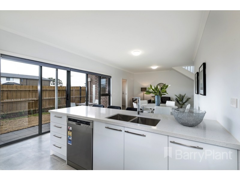 8 Perissos Place, Keysborough VIC 3173
