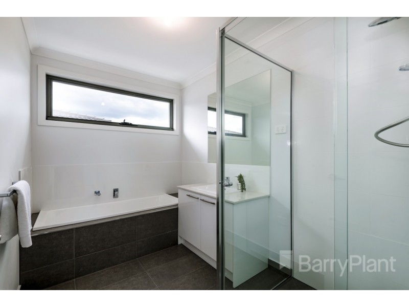 8 Perissos Place, Keysborough VIC 3173