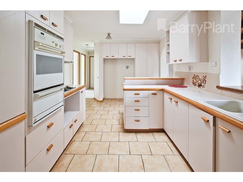 11 Sinclair Court, Hampton Park VIC 3976