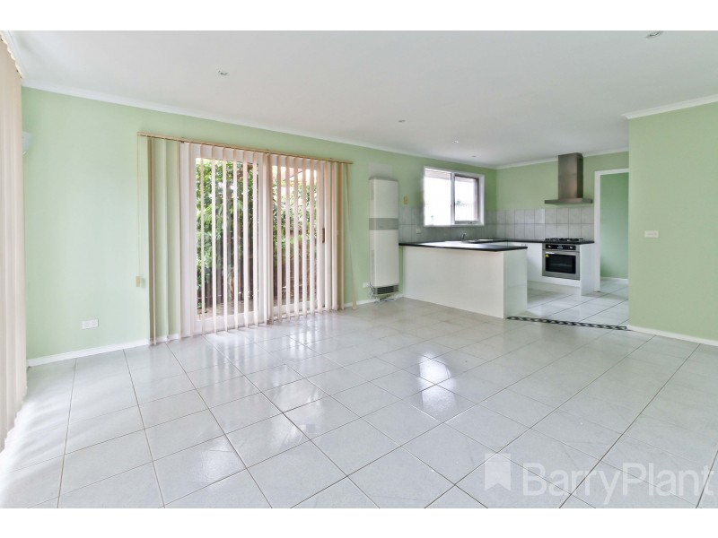 2/95 Kingsclere Ave, Keysborough VIC 3173