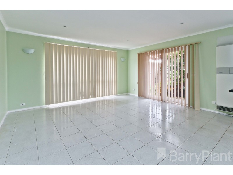 2/95 Kingsclere Ave, Keysborough VIC 3173