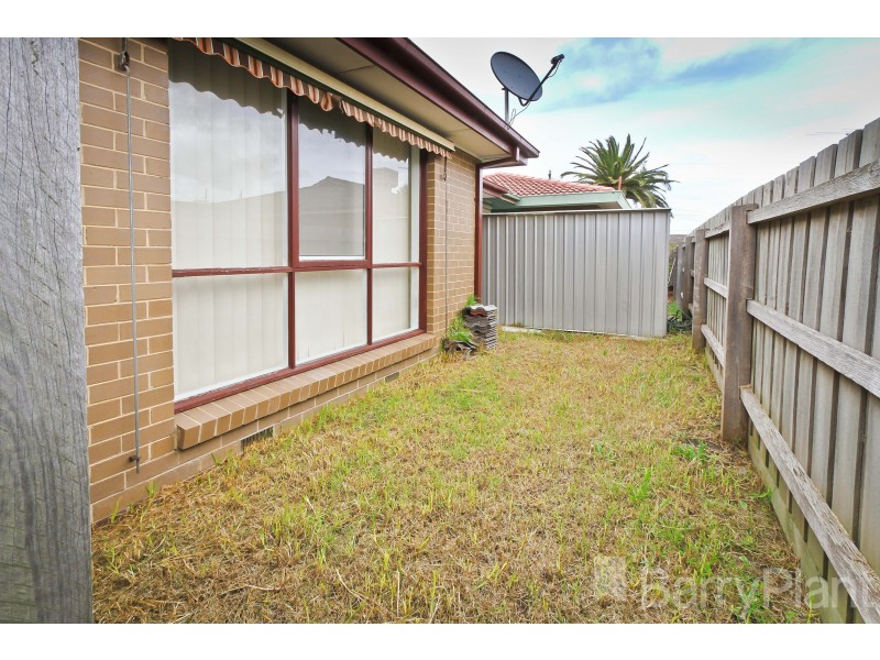2/95 Kingsclere Ave, Keysborough VIC 3173