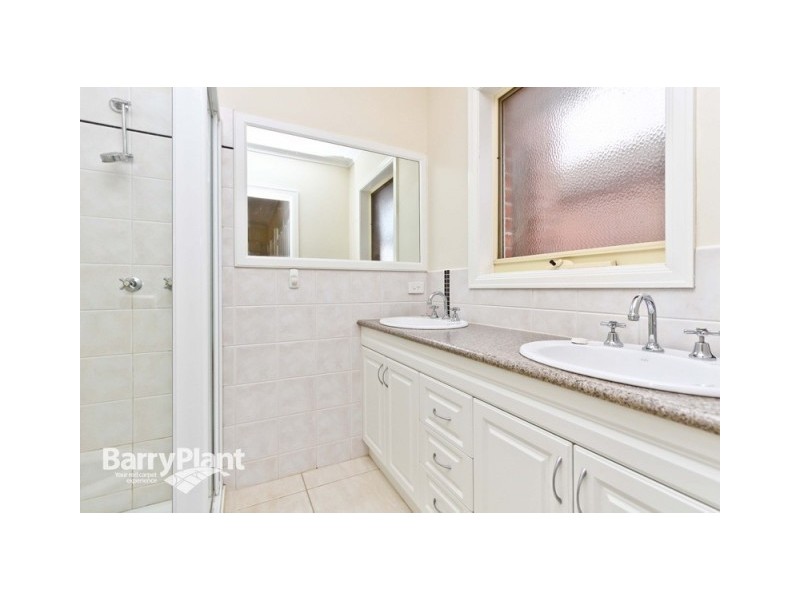 16a Somerset Drive, Dandenong North VIC 3175