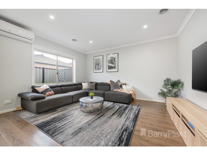 22 Wilkiea Crescent, Cranbourne North VIC 3977