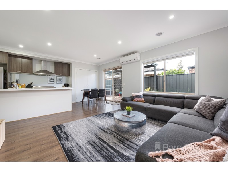 22 Wilkiea Crescent, Cranbourne North VIC 3977