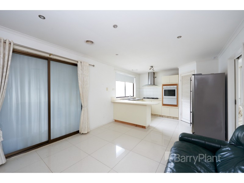 42 Oaktree Drive, Hampton Park VIC 3976