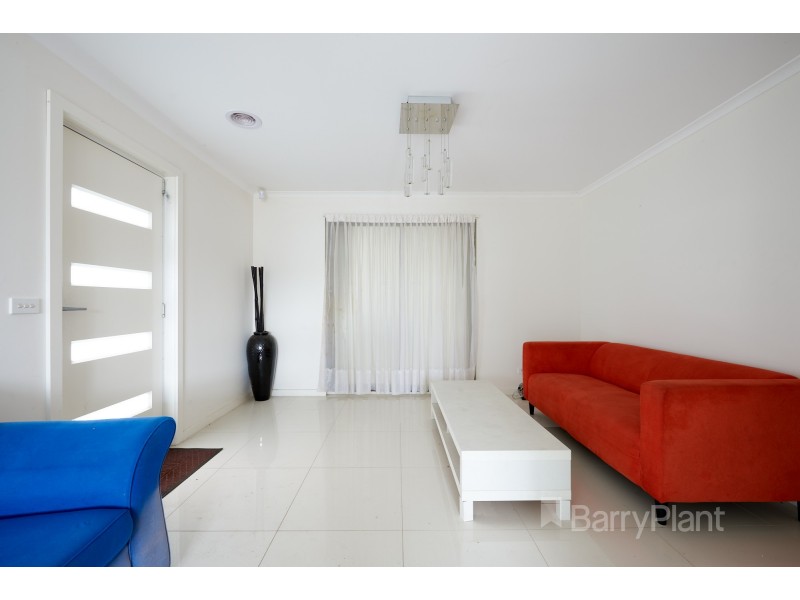 42 Oaktree Drive, Hampton Park VIC 3976