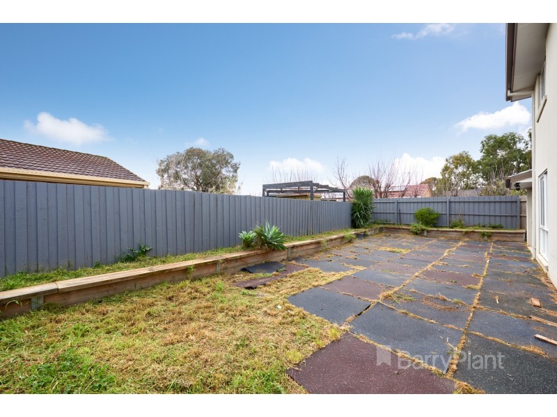 42 Oaktree Drive, Hampton Park VIC 3976