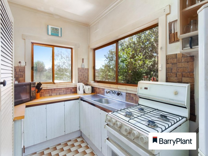27 Camellia Avenue, Noble Park North VIC 3174