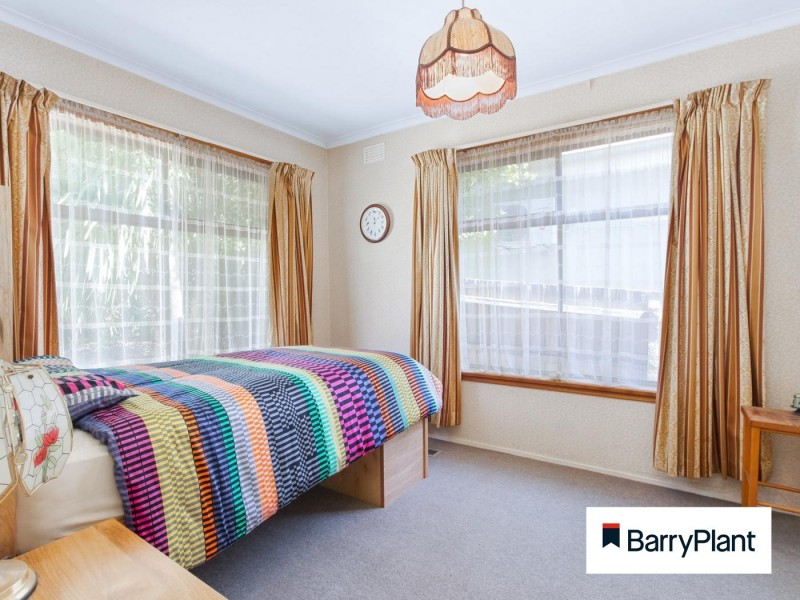27 Camellia Avenue, Noble Park North VIC 3174