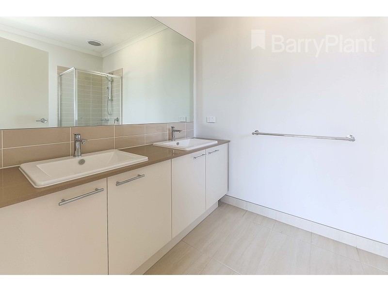 8 Weatherall Way, Keysborough VIC 3173