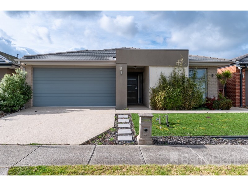 68 Burnham Cres, Keysborough VIC 3173