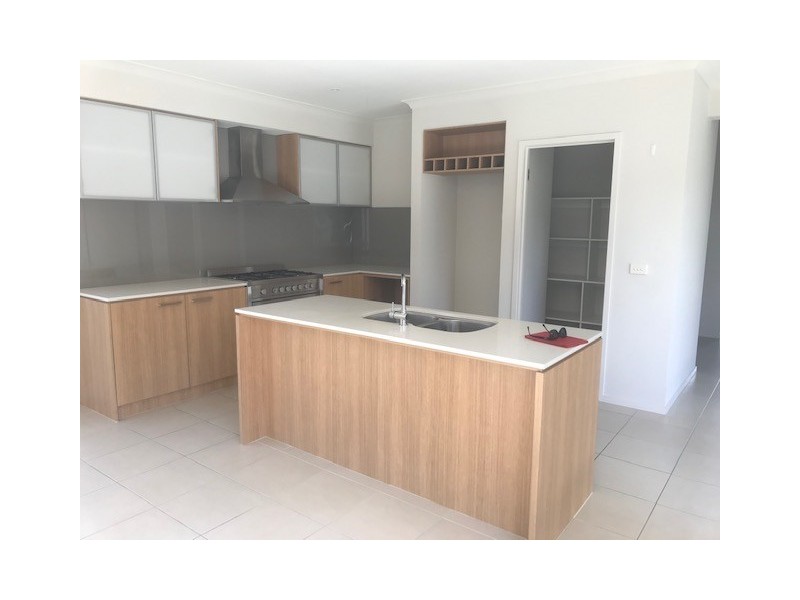 68 Burnham Cres, Keysborough VIC 3173