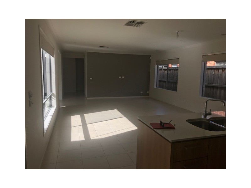 68 Burnham Cres, Keysborough VIC 3173