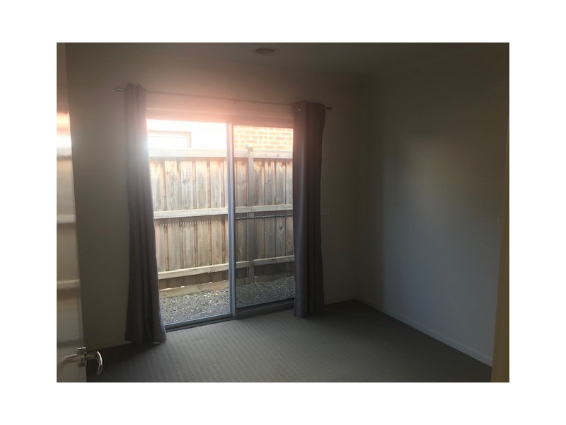 68 Burnham Cres, Keysborough VIC 3173
