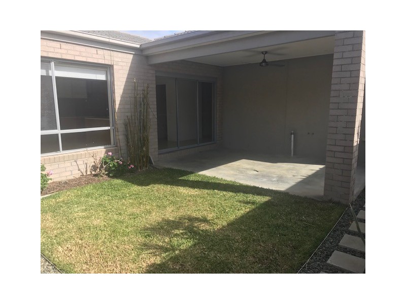 68 Burnham Cres, Keysborough VIC 3173