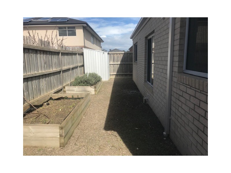 68 Burnham Cres, Keysborough VIC 3173