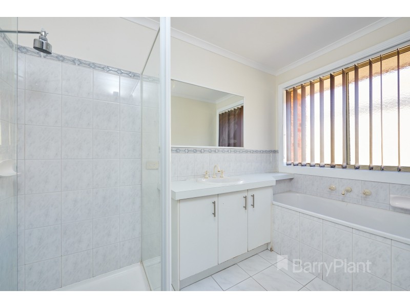 2 Viewside Way, Hampton Park VIC 3976