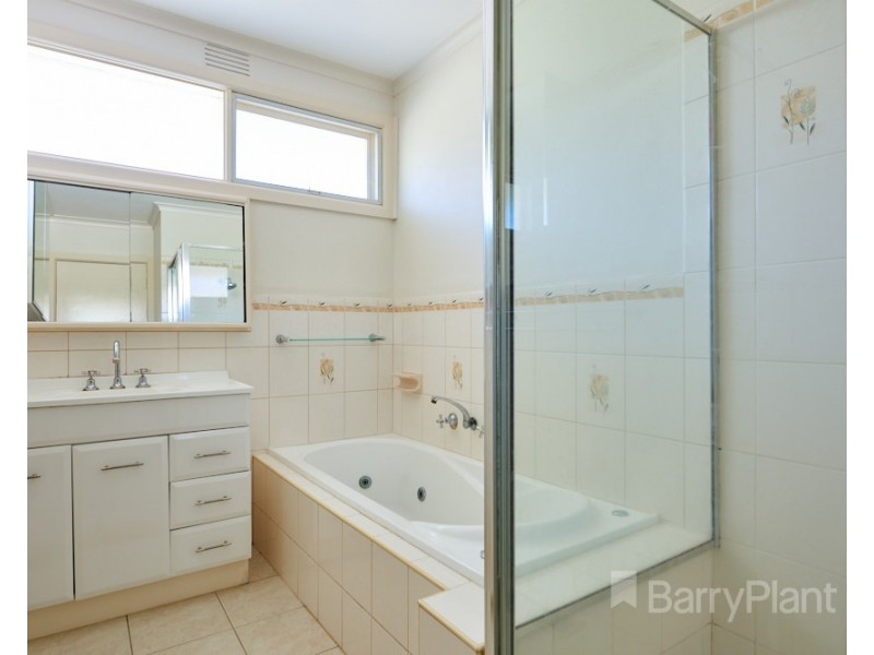 52 Shalimar Cres, Dandenong North VIC 3175