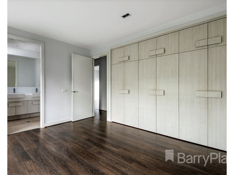 2/7 Heath Avenue, Oakleigh VIC 3166