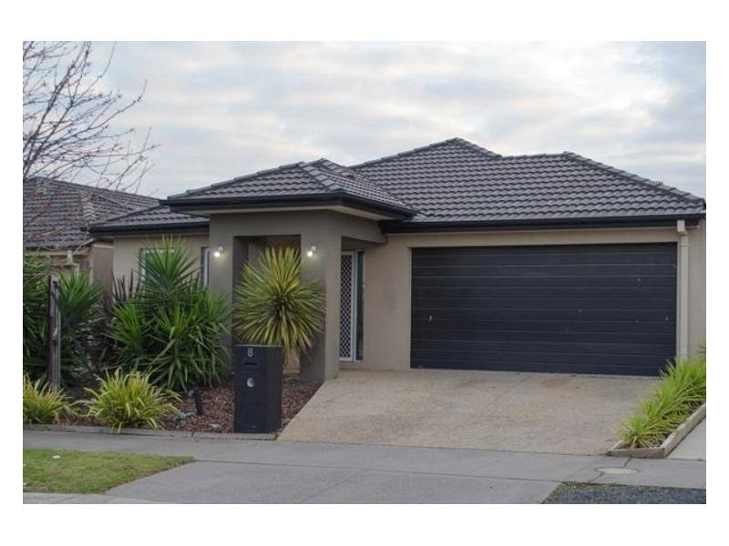 8 Platt Close, Pakenham VIC 3810