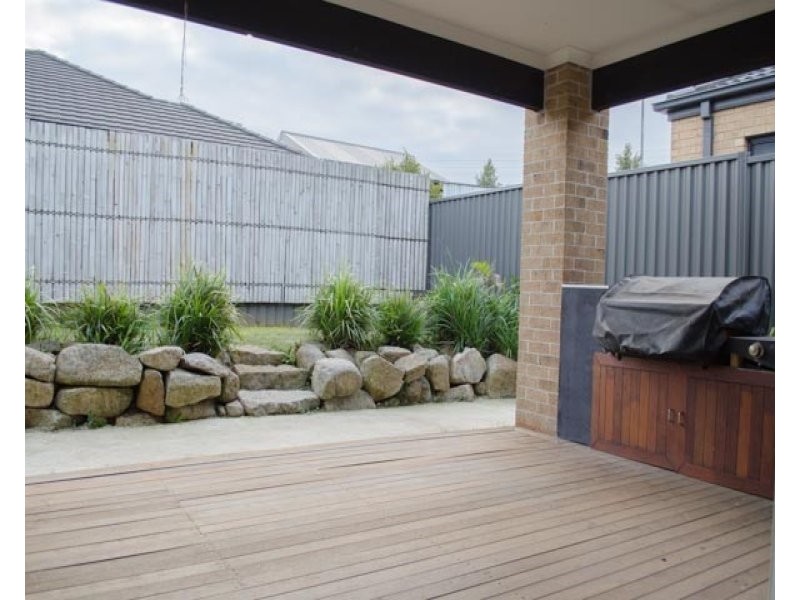 8 Platt Close, Pakenham VIC 3810