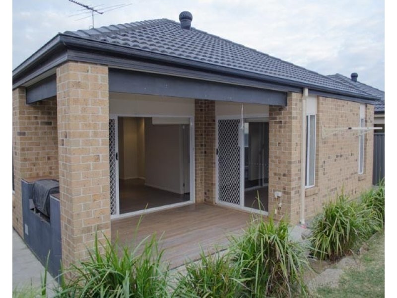 8 Platt Close, Pakenham VIC 3810