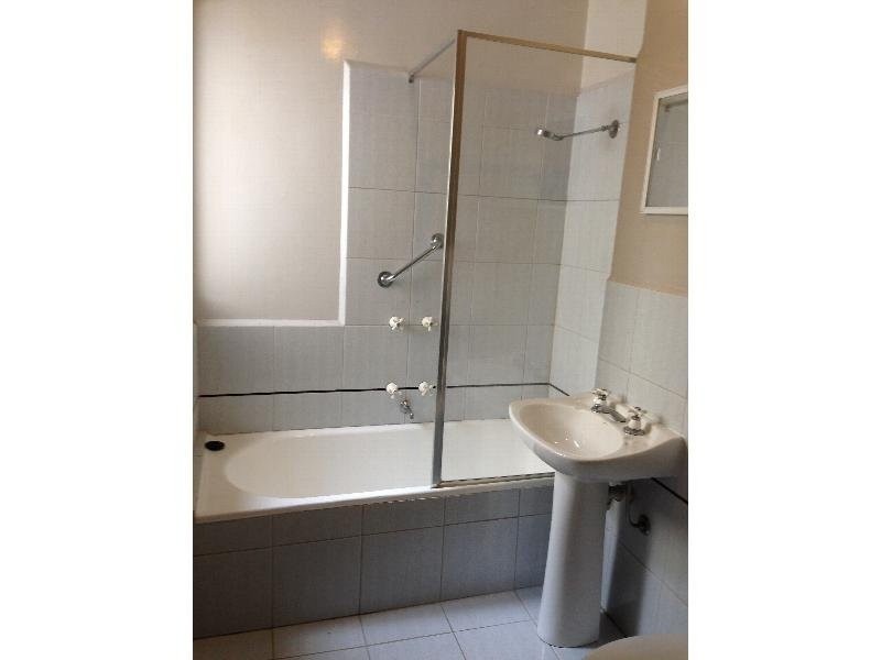 2/8 Mitford Street, St Kilda VIC 3182