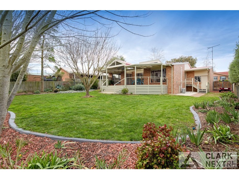 9 Wallace Crescent, Drouin VIC 3818