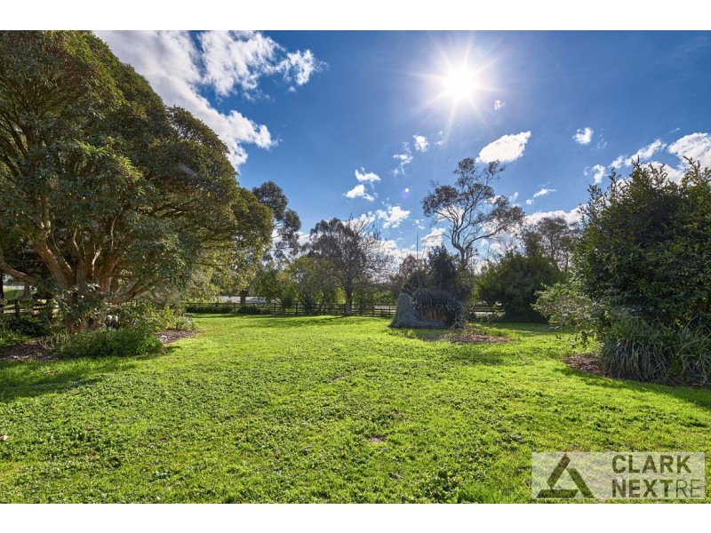 1 Railway Avenue, Darnum VIC 3822