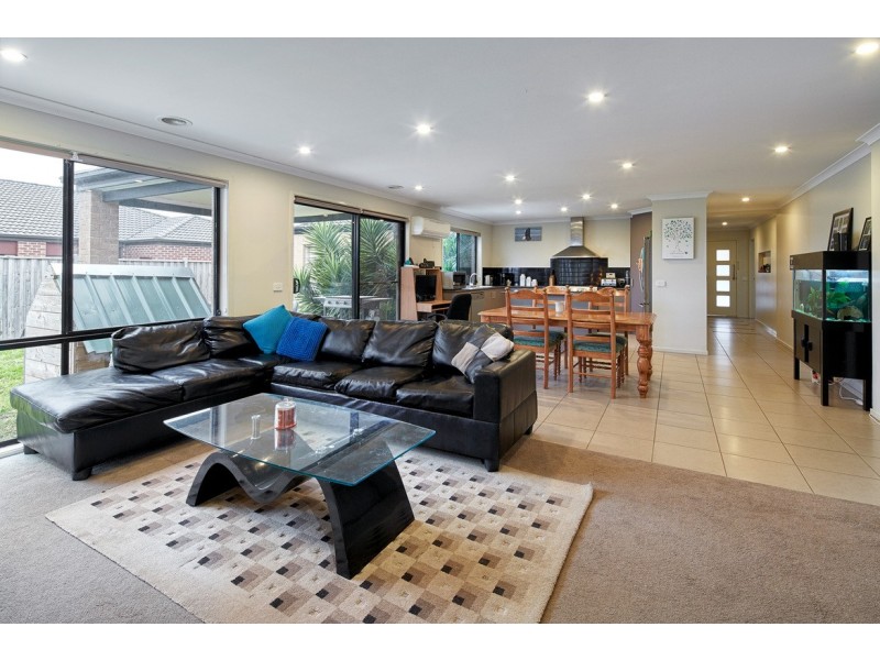 21 Villeneuve Drive, Trafalgar VIC 3824