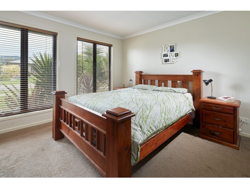 21 Villeneuve Drive, Trafalgar VIC 3824