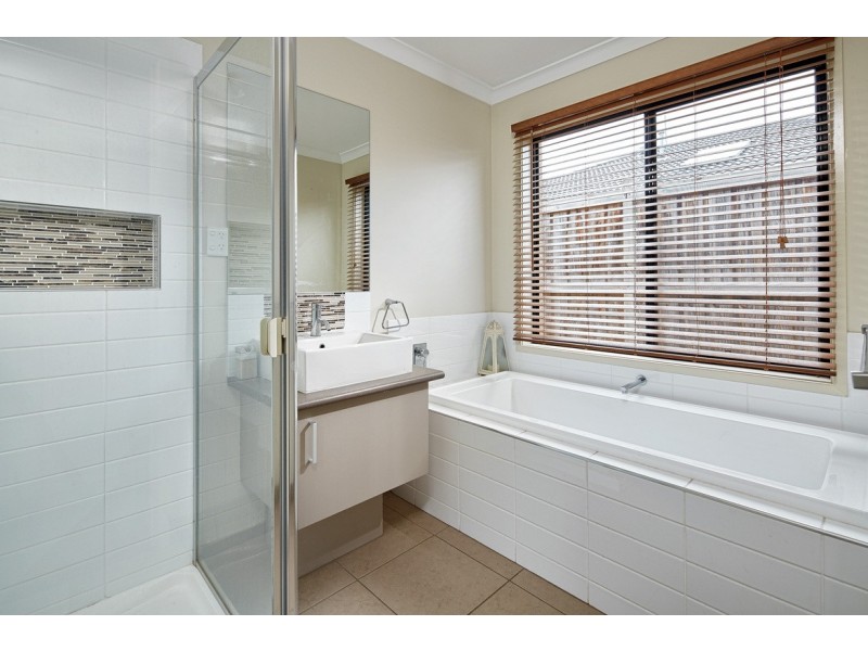 21 Villeneuve Drive, Trafalgar VIC 3824