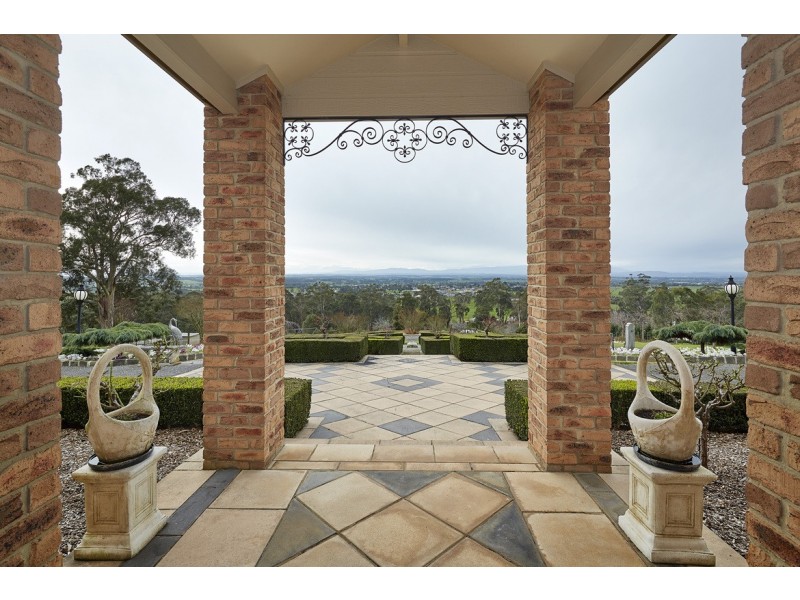 8 McIntyre Road, Yarragon VIC 3823