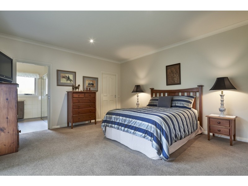 8 McIntyre Road, Yarragon VIC 3823