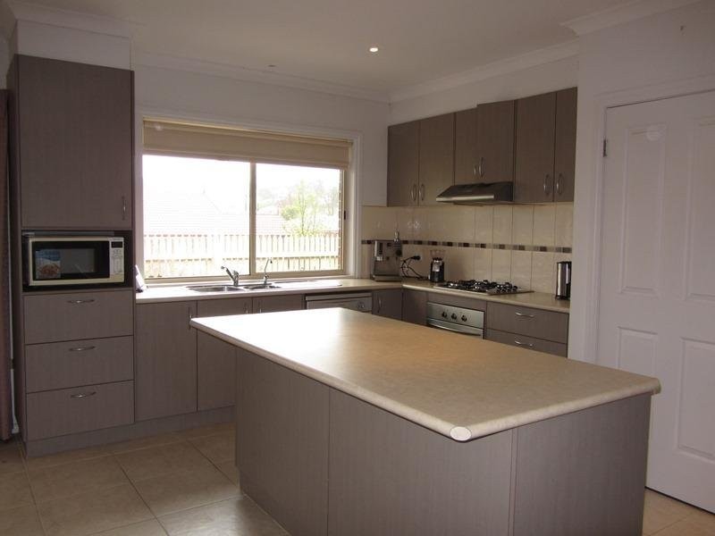 13 Rivendale Crescent, Drouin VIC 3818