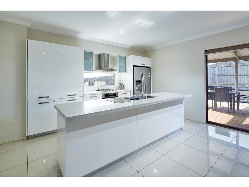11 Warwick Way, Drouin VIC 3818