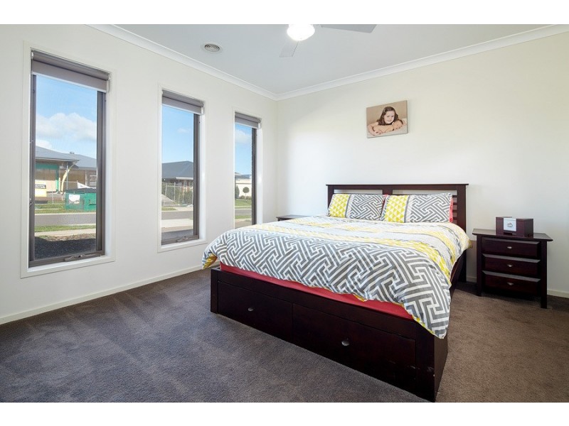 11 Warwick Way, Drouin VIC 3818