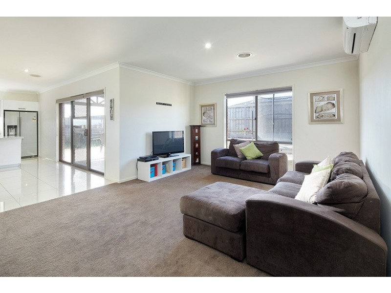 11 Warwick Way, Drouin VIC 3818