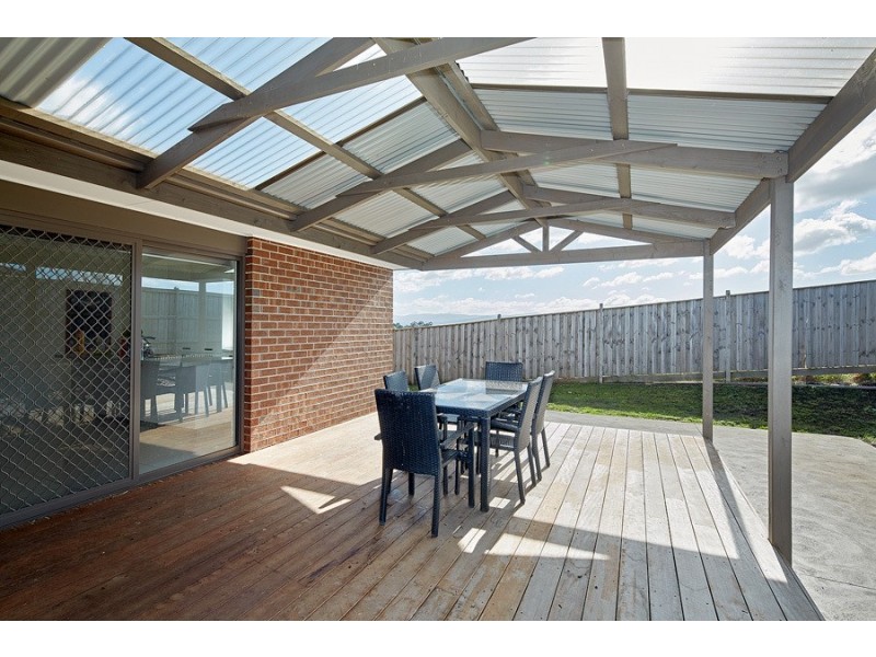 11 Warwick Way, Drouin VIC 3818