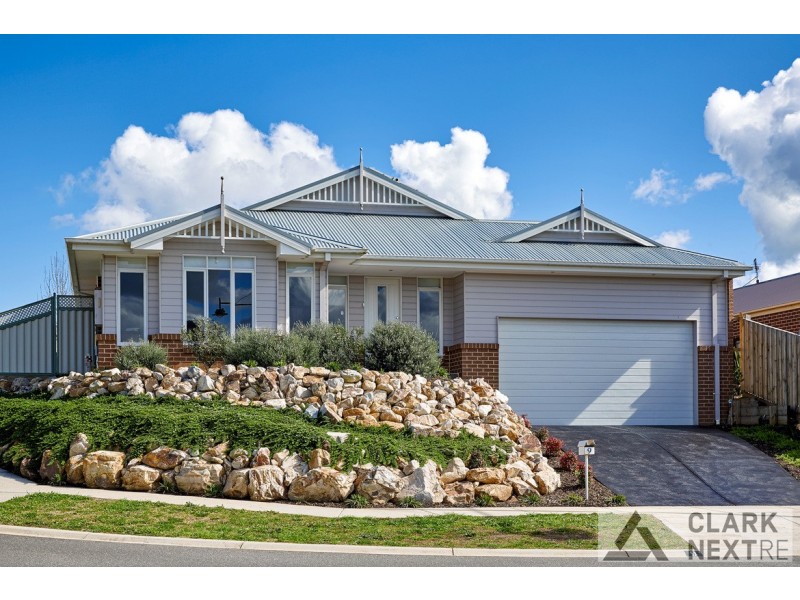 9 Harmon Drive, Drouin VIC 3818