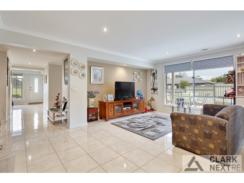 9 Harmon Drive, Drouin VIC 3818