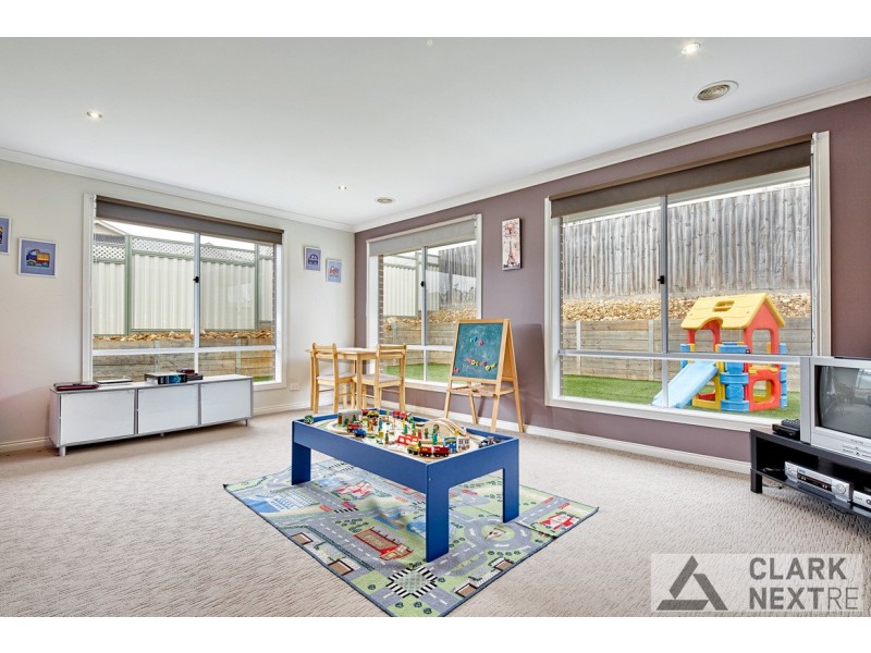 9 Harmon Drive, Drouin VIC 3818